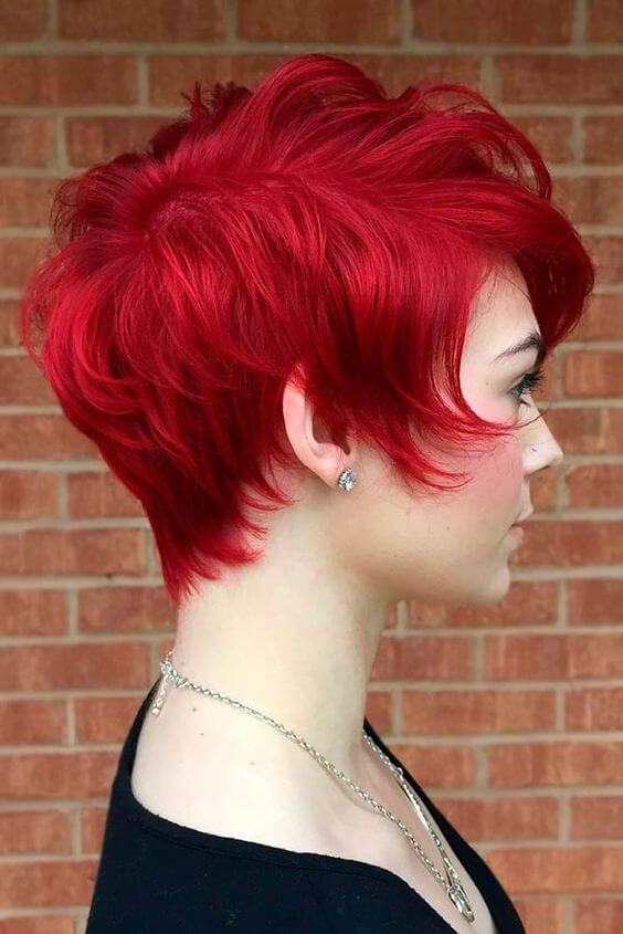 25 couleurs de cheveux rouge foncé exotiques pour garder votre rideau de cheveux en place