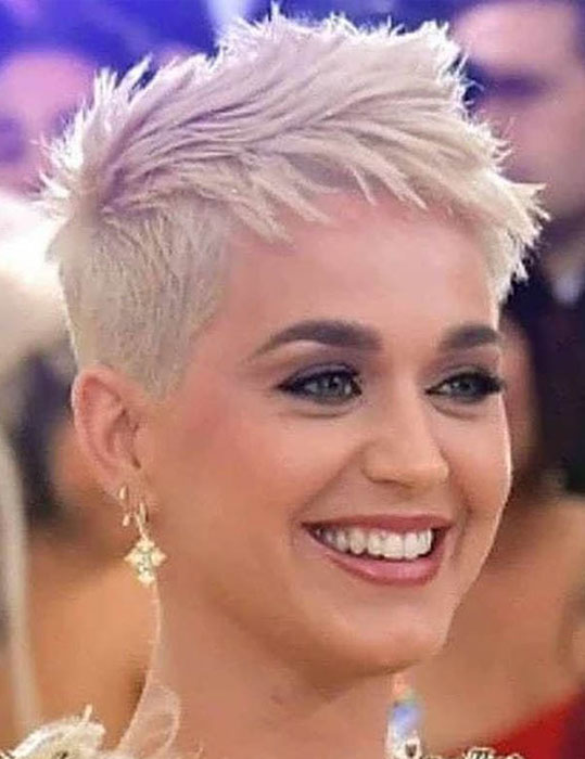 25 Frisuren, um bei 25 und 50 aufzufallen