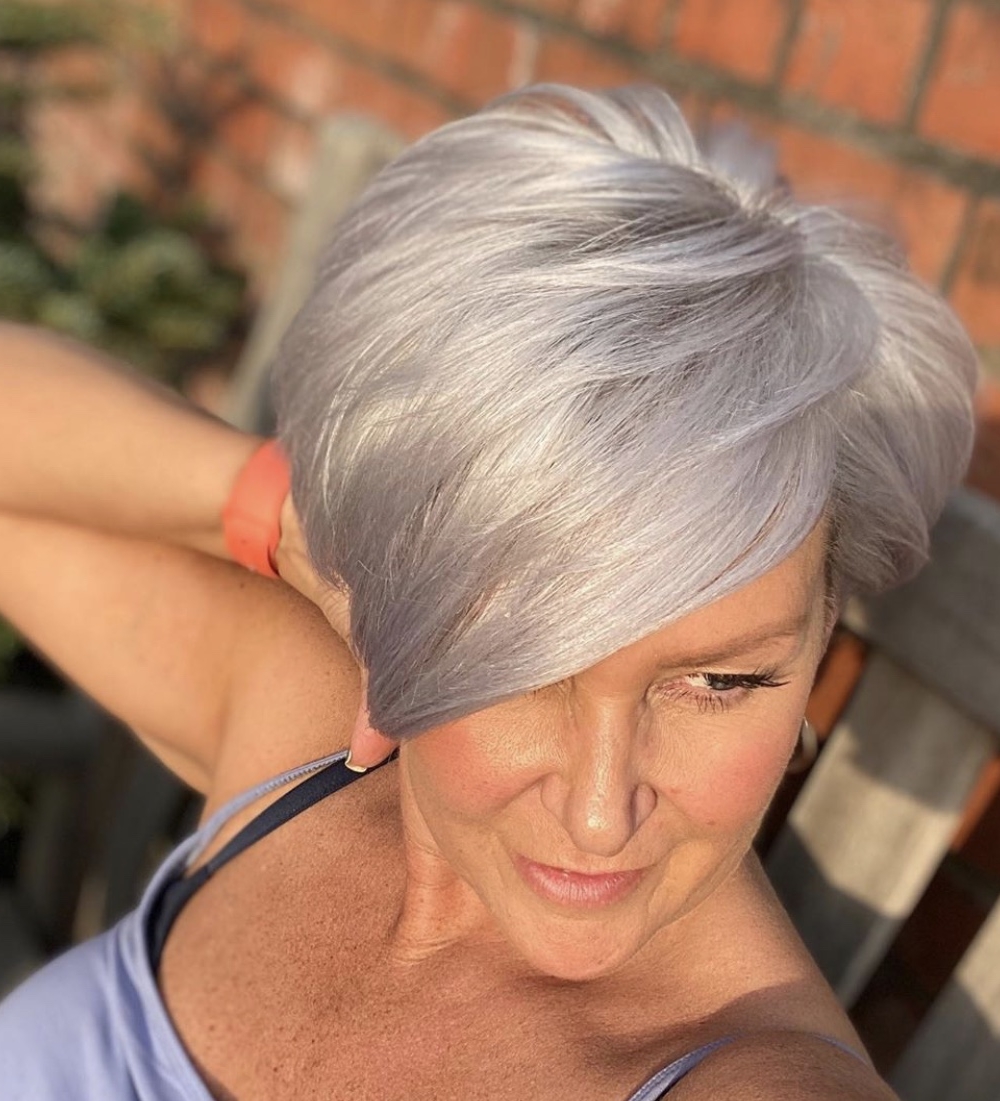 Social-Media-Model: @simpson.house – NEU: Stylische bunte Frisuren