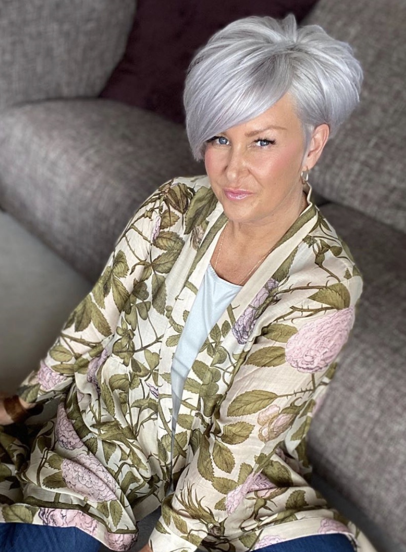 Social-Media-Model: @simpson.house – NEU: Stylische bunte Frisuren