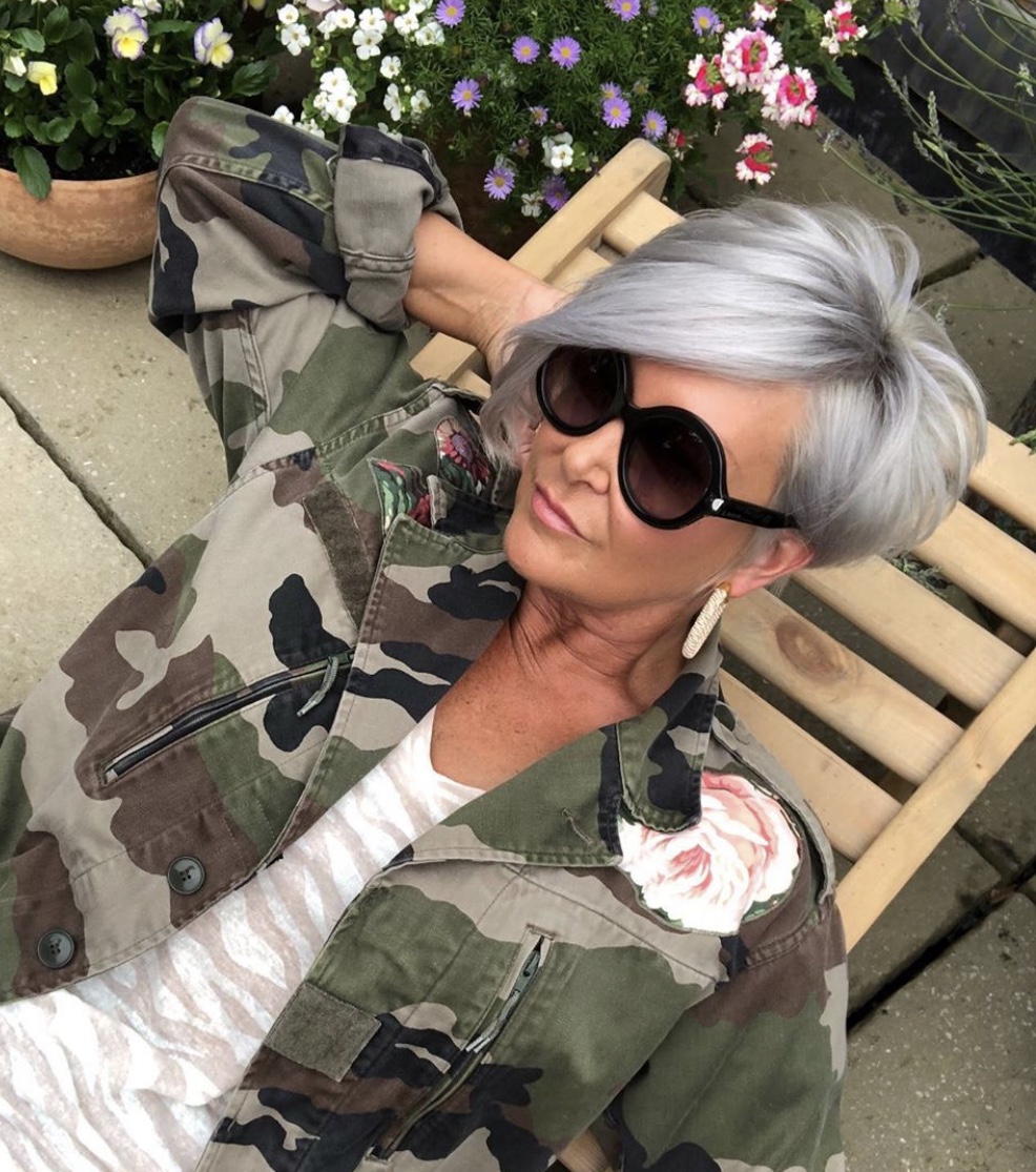 Social-Media-Model: @simpson.house – NEU: Stylische bunte Frisuren