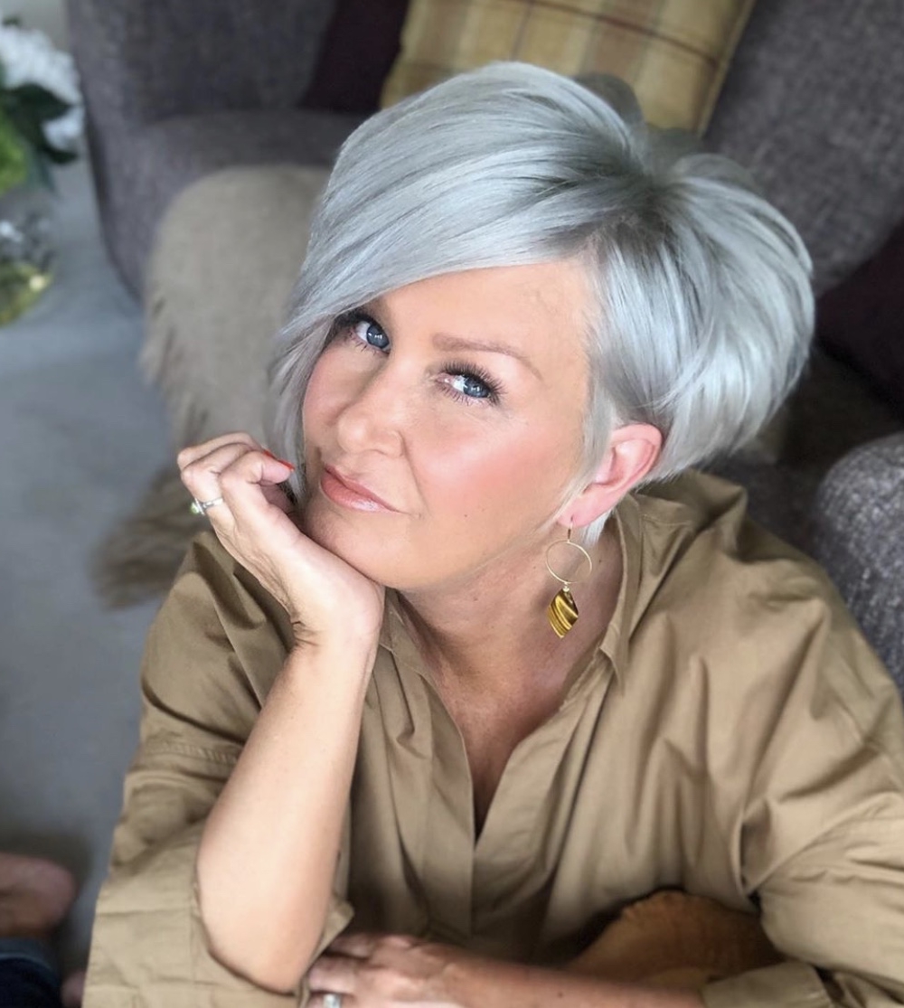 Social-Media-Model: @simpson.house – NEU: Stylische bunte Frisuren