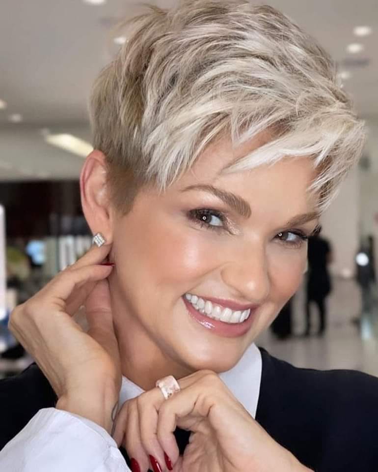 23 Beste kurze Pixie Frisuren und Haarschnitte