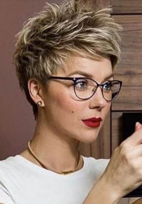 Schicke Pixie Haarschnitte für feines Haar