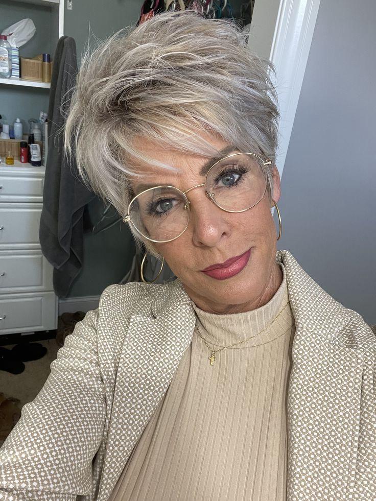 Frisuren, damit Frauen über 60 jünger aussehen
