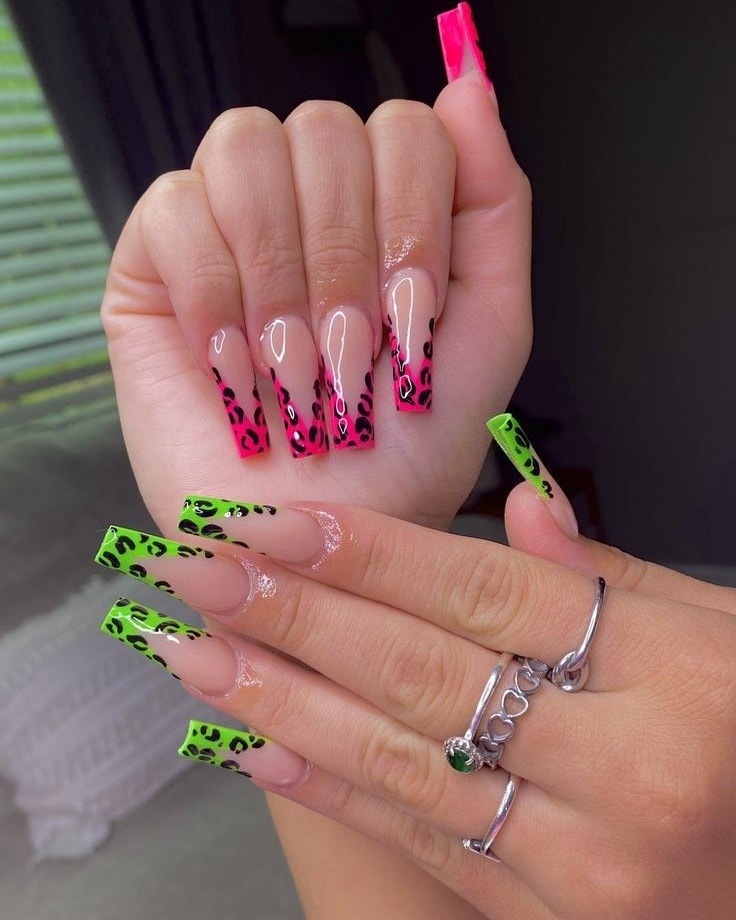 Diese 20+ bunten Nageldesigns prägen den Trend 2023