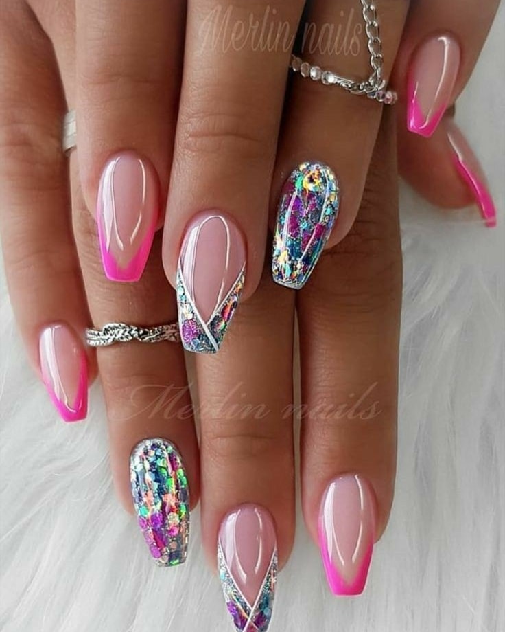 Diese 20+ bunten Nageldesigns prägen den Trend 2023