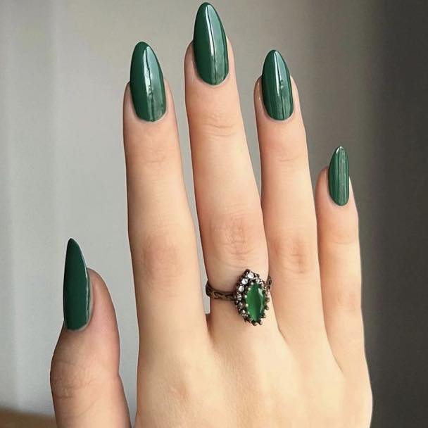 Diese 20+ bunten Nageldesigns prägen den Trend 2023