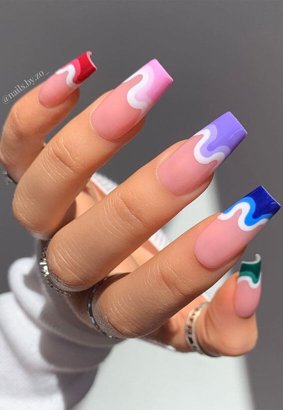 Diese 20+ bunten Nageldesigns prägen den Trend 2023