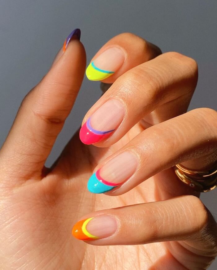 Diese 20+ bunten Nageldesigns prägen den Trend 2023