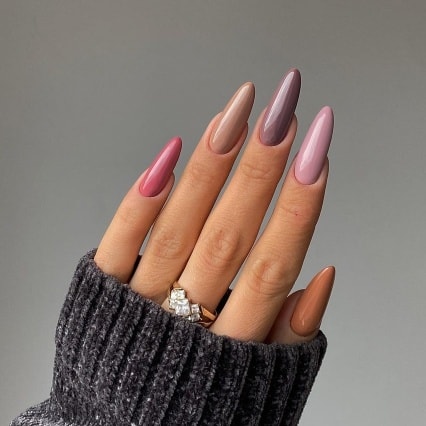 Diese 20+ bunten Nageldesigns prägen den Trend 2023
