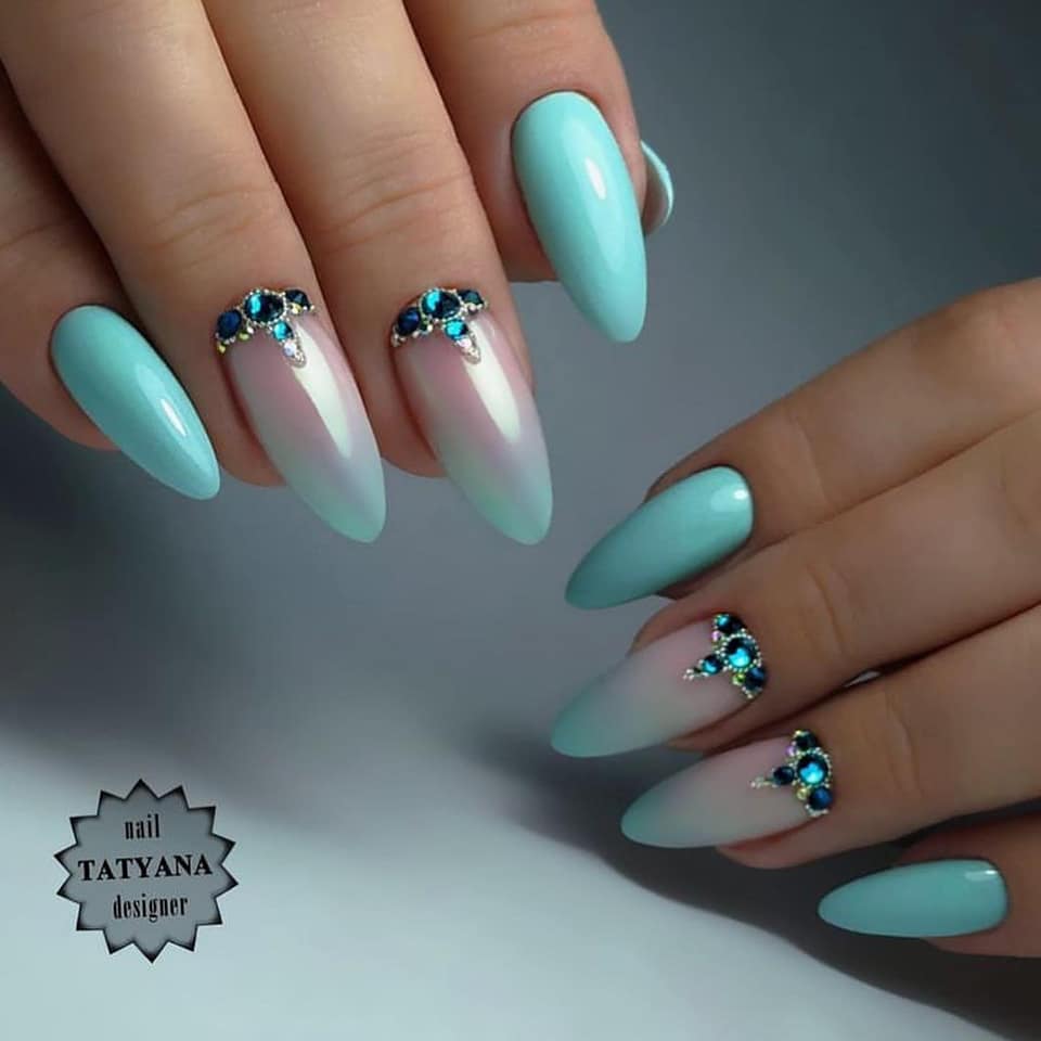 Diese 20+ bunten Nageldesigns prägen den Trend 2023