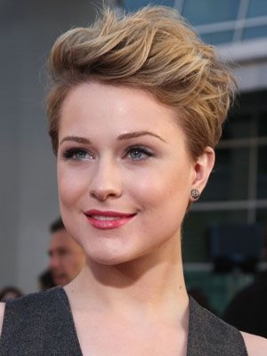 Bob Haarschnitt -Styling -Anweisungen Frisiaeck und tolles Aussehen