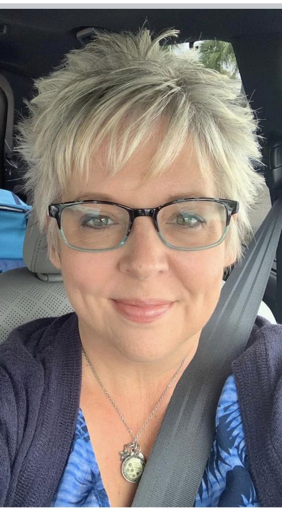 Bob Haarschnitt -Styling -Anweisungen Frisiaeck und tolles Aussehen