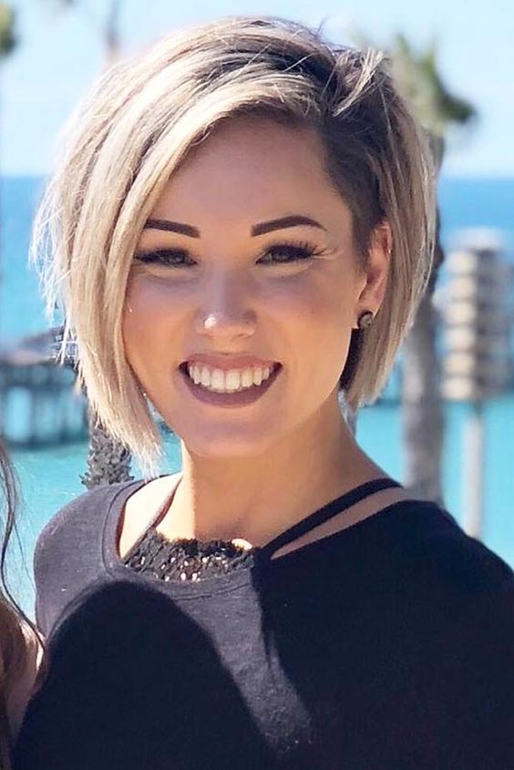 Bob Haarschnitt -Styling -Anweisungen Frisiaeck und tolles Aussehen