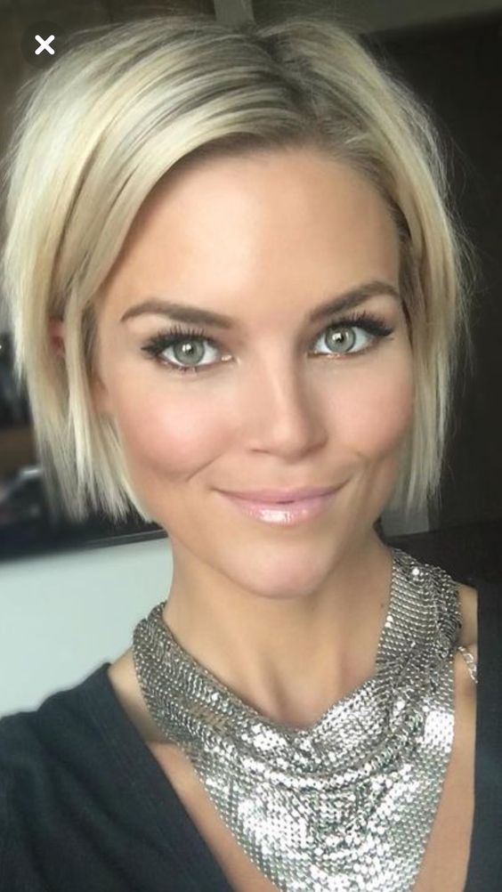 Bob Haarschnitt -Styling -Anweisungen Frisiaeck und tolles Aussehen