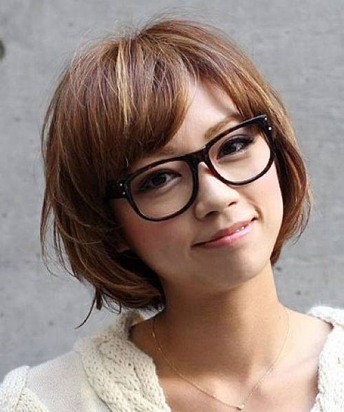 Zwitscherndes braunes Haar