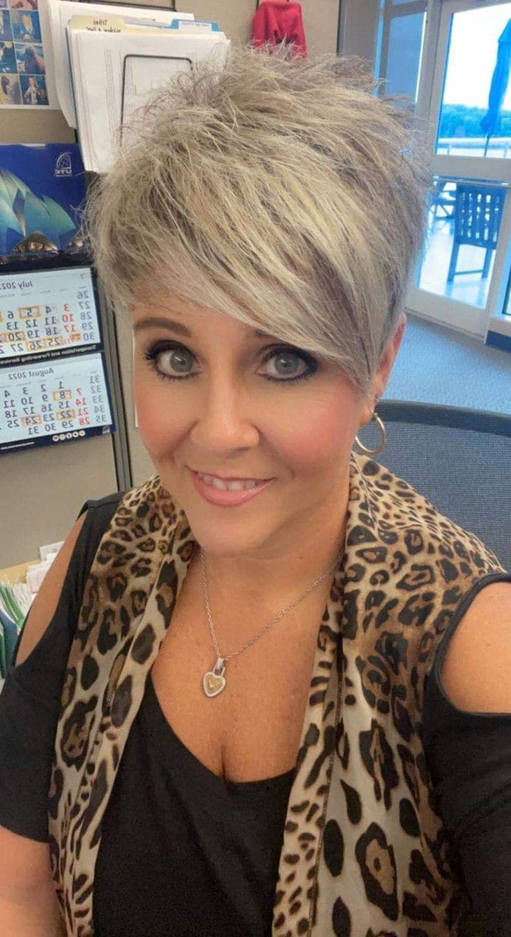 Frisuren, damit Frauen über 60 jünger aussehen