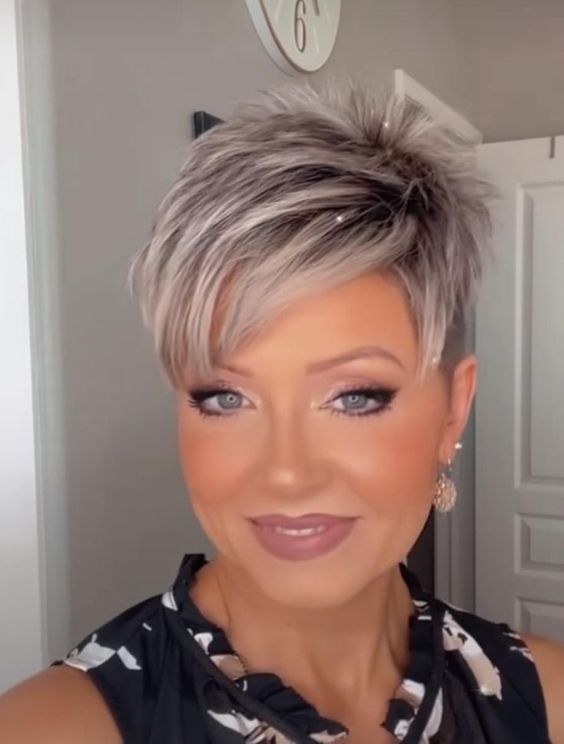 Schicke Pixie Haarschnitte für feines Haar