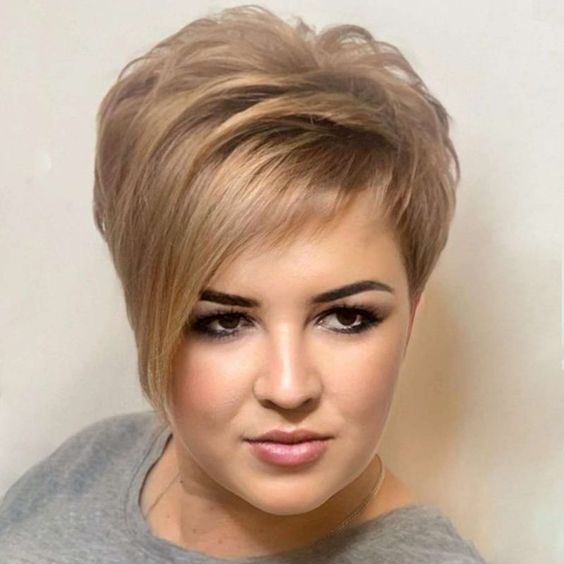 Schicke Pixie Haarschnitte für feines Haar