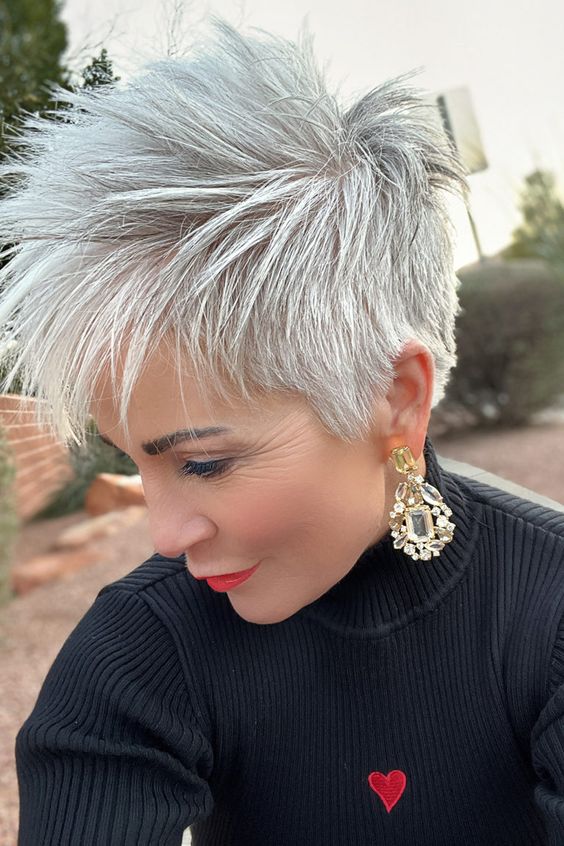 Schicke Pixie Haarschnitte für feines Haar