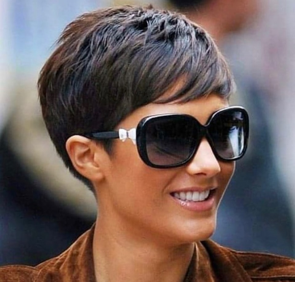 Kurze Frisuren, die Fast Mut Darstelle