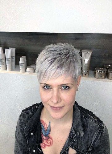 +20 faszinierende Kurzhaarschnitte für Frauen über 50