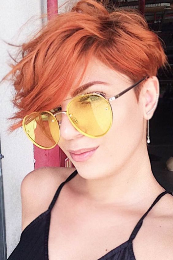 Schöne kurze Abschnitte mit Kupferfarbe