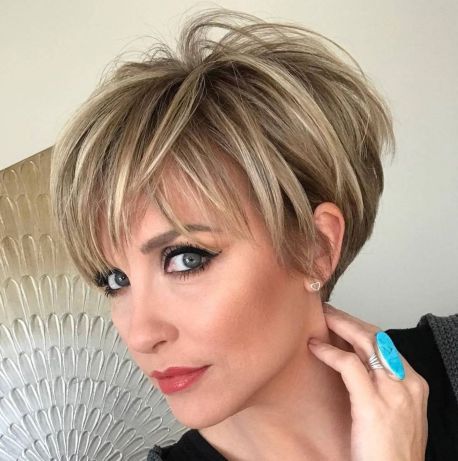Bob Fangen Sie Die Neuesten Trends Mit Haar-Stil