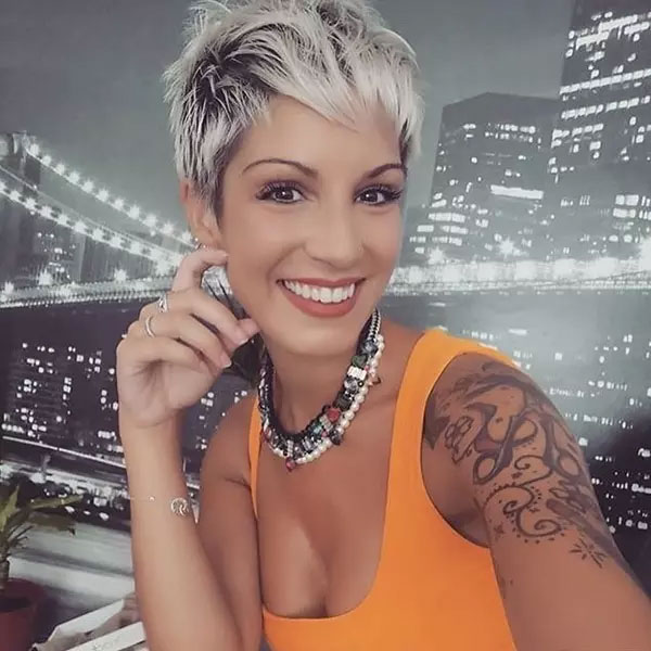 Kurze Frisuren, die Fast Mut Darstelle