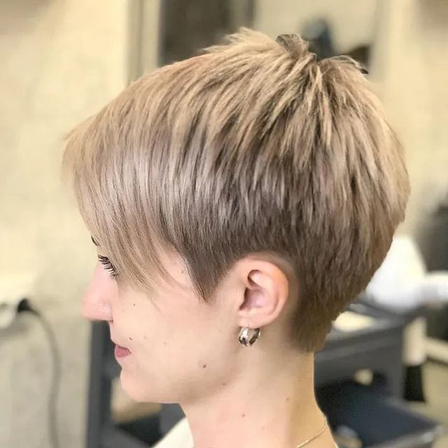 Kurze Frisuren für verführerische Frauen