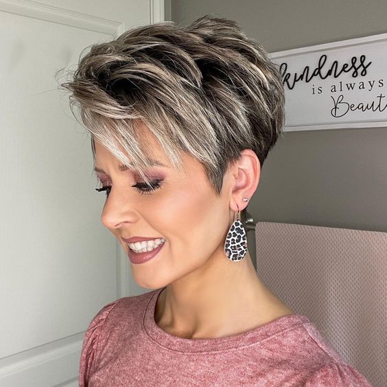 Kurze Haare 2023: Das sind die schönsten Haarstylings
