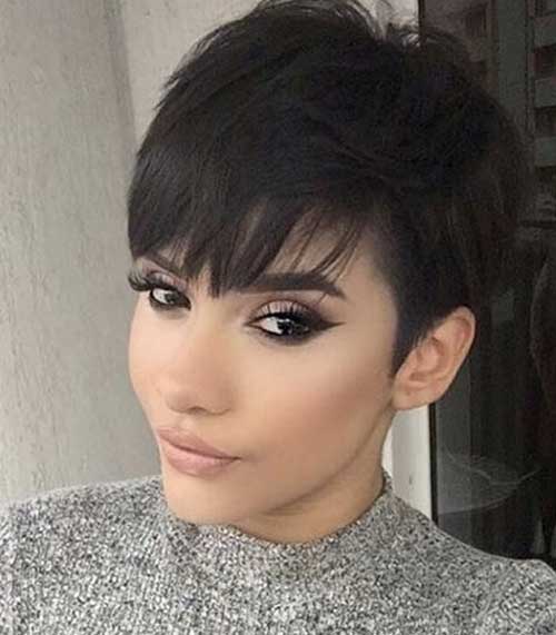 Kurze Frisuren für verführerische Frauen