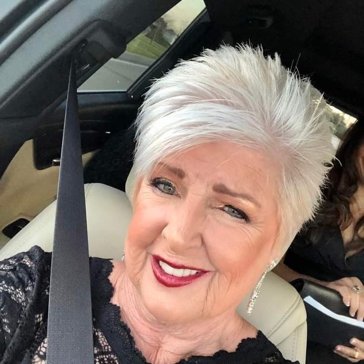 Wenn du diesen stylischen Kurzhaarschnitt sehen willst, wirst du ihn unbedingt haben wollen!