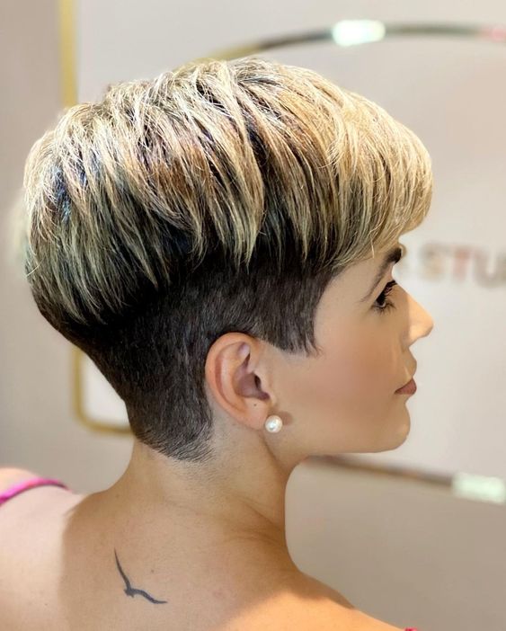 Entdecke den Trendlook 2023 - Die meistgesuchte Frisur für Frauen!