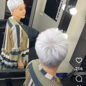 „Entdecke Diese 15 Traumhaften Kompaktfrisuren für Deine Reise!“