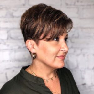 Diese weiblichen Frisuren sind schön und passen einfach zu jeder Frau