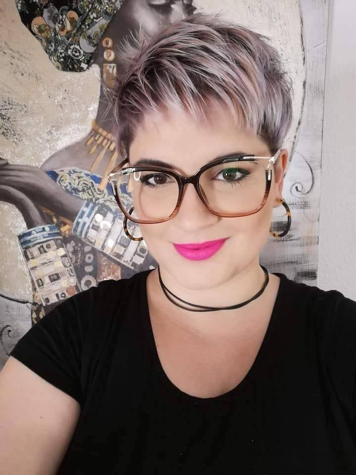 Zeitlose Schönheit: 18 verjüngende Pixie-Bob Schnitte