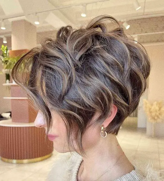 Frech Frisuren Bob Kurz Stufig Hinten