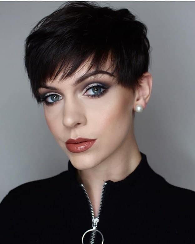 20 einfache Frisuren, die auch faule Anfänger kopieren können