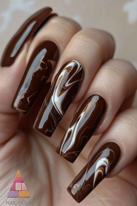 Geometrische Herbstnageldesigns