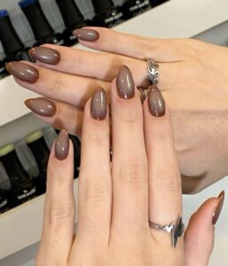 V-Tips in Braun und Beige