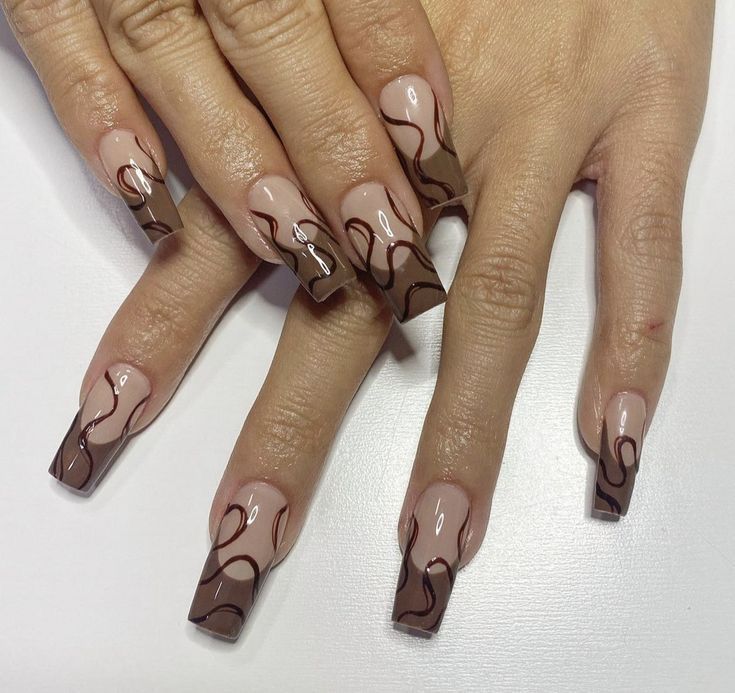 Geometrische Herbstnageldesigns