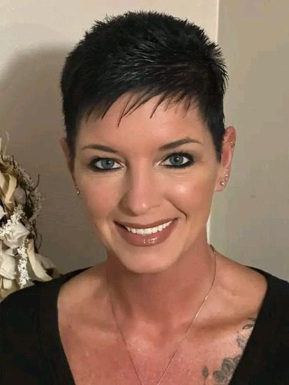 Haarfarben und Highlights für reife Frauen - Entdecken Sie die Farben, die Ihr Leben erhellen!