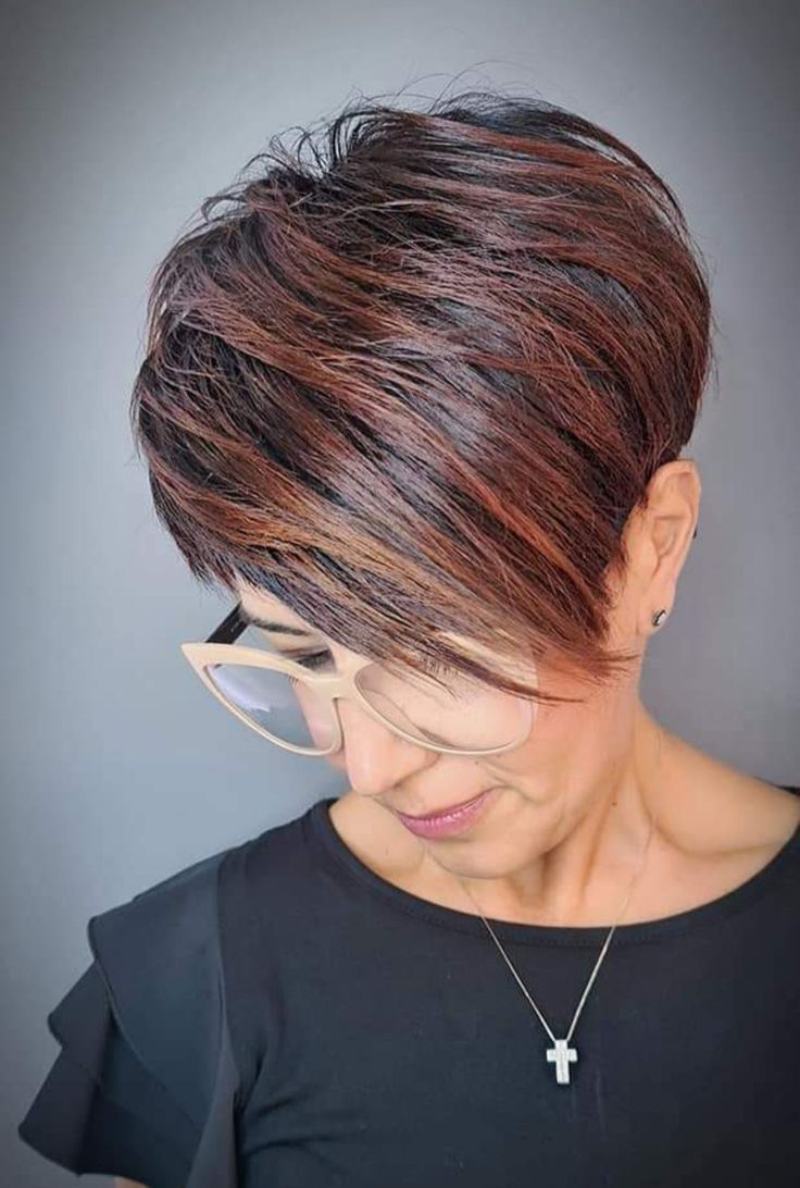 Haarfarben und Highlights für reife Frauen - Entdecken Sie die Farben, die Ihr Leben erhellen!
