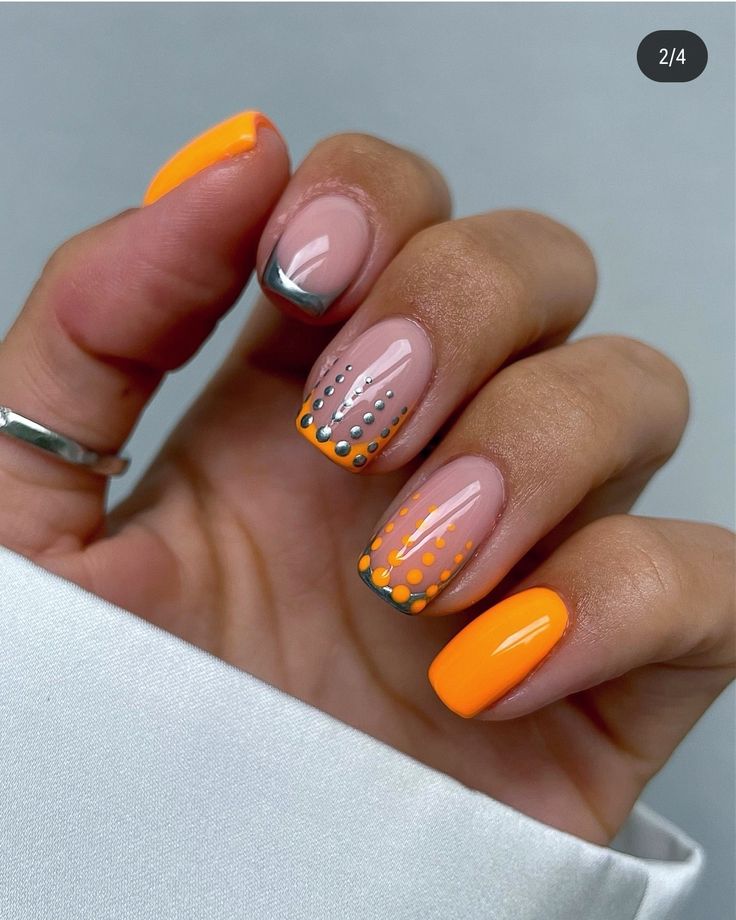 Glänzendes Nageldesign in verbranntem Orange und Braun