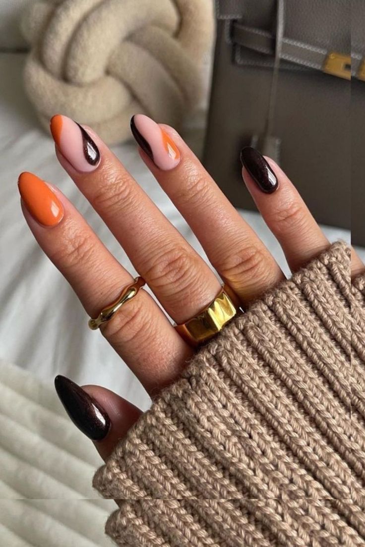 Glänzendes Nageldesign in verbranntem Orange und Braun