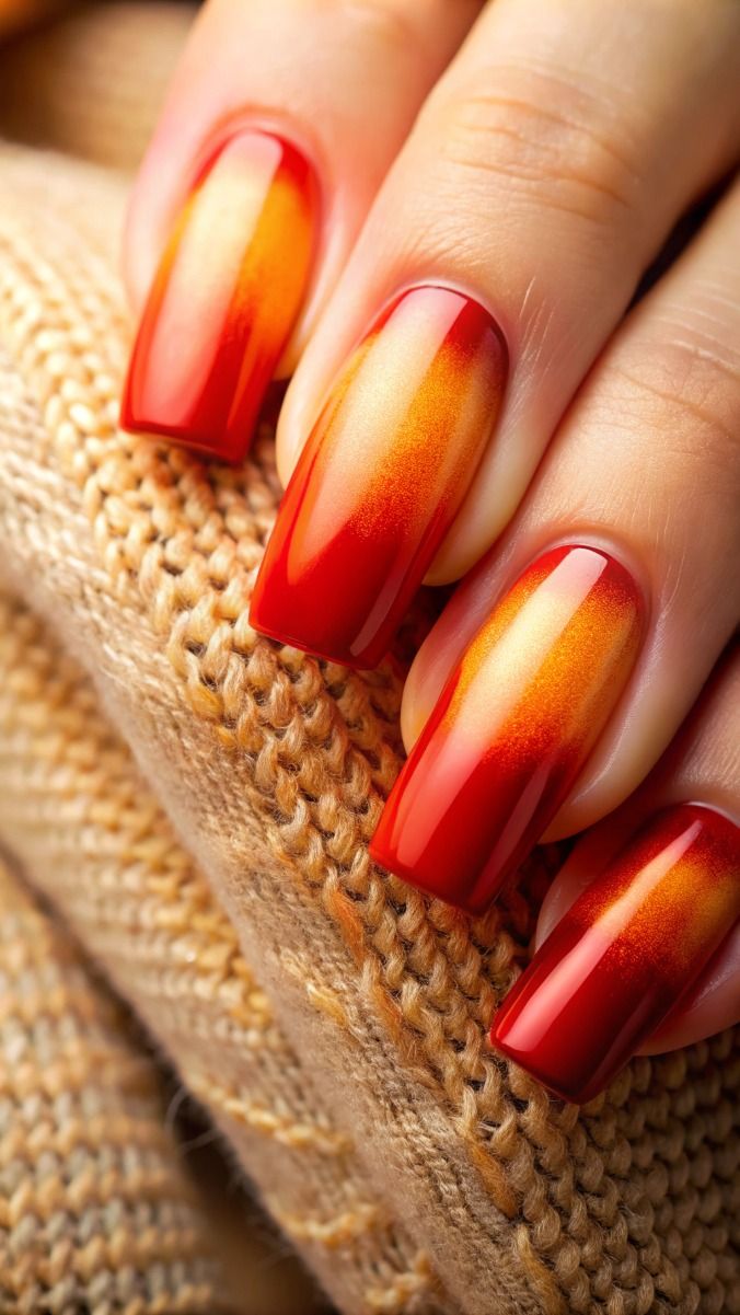 Glänzendes Nageldesign in verbranntem Orange und Braun