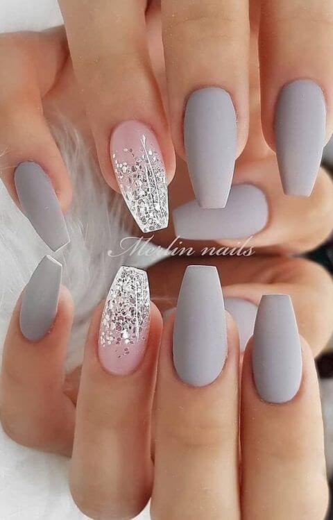 Klassisches französisches Nageldesign