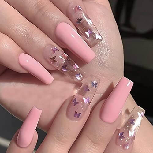 Nude pinke kurze Fingernägel mit französischer Spitze